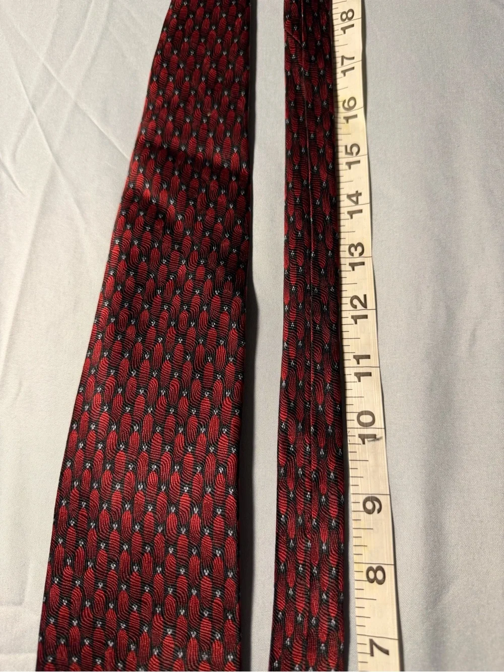 Keith Daniels Men's Red Textured Pattern Tie - Sophisticated Formal Accessory